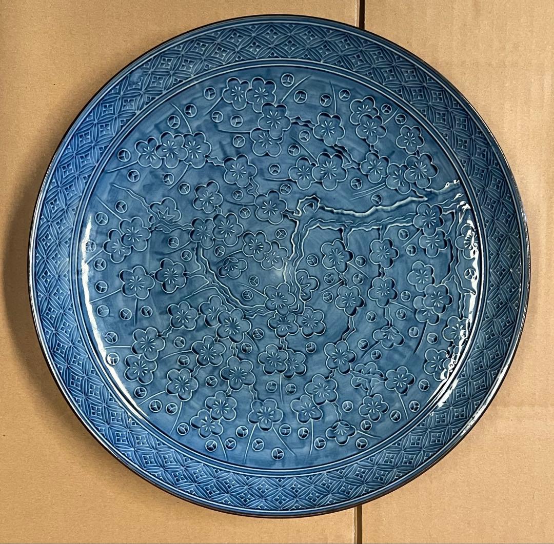 青い花柄の陶器皿