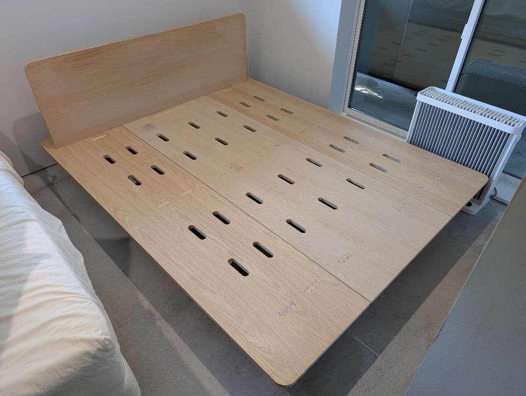 コアラマットレスのベッドフレーム（クイーンサイズ）