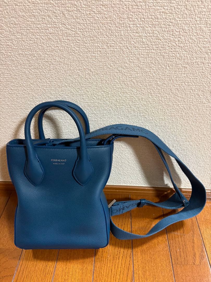 FERRAGAMO ミニトートバッグ ブルー