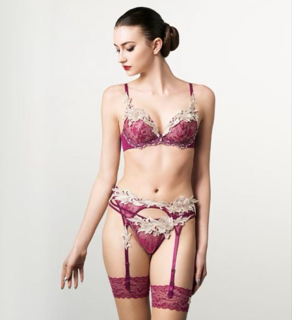 サルート94プレステージ 完売品　ガーターベルト　WIカラー