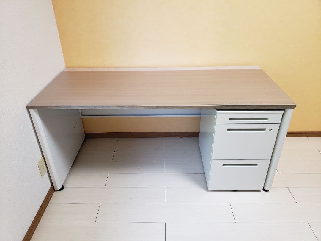 美品手渡可富山市傷防止デスクマット付イトーキCZR1600ミリ平机