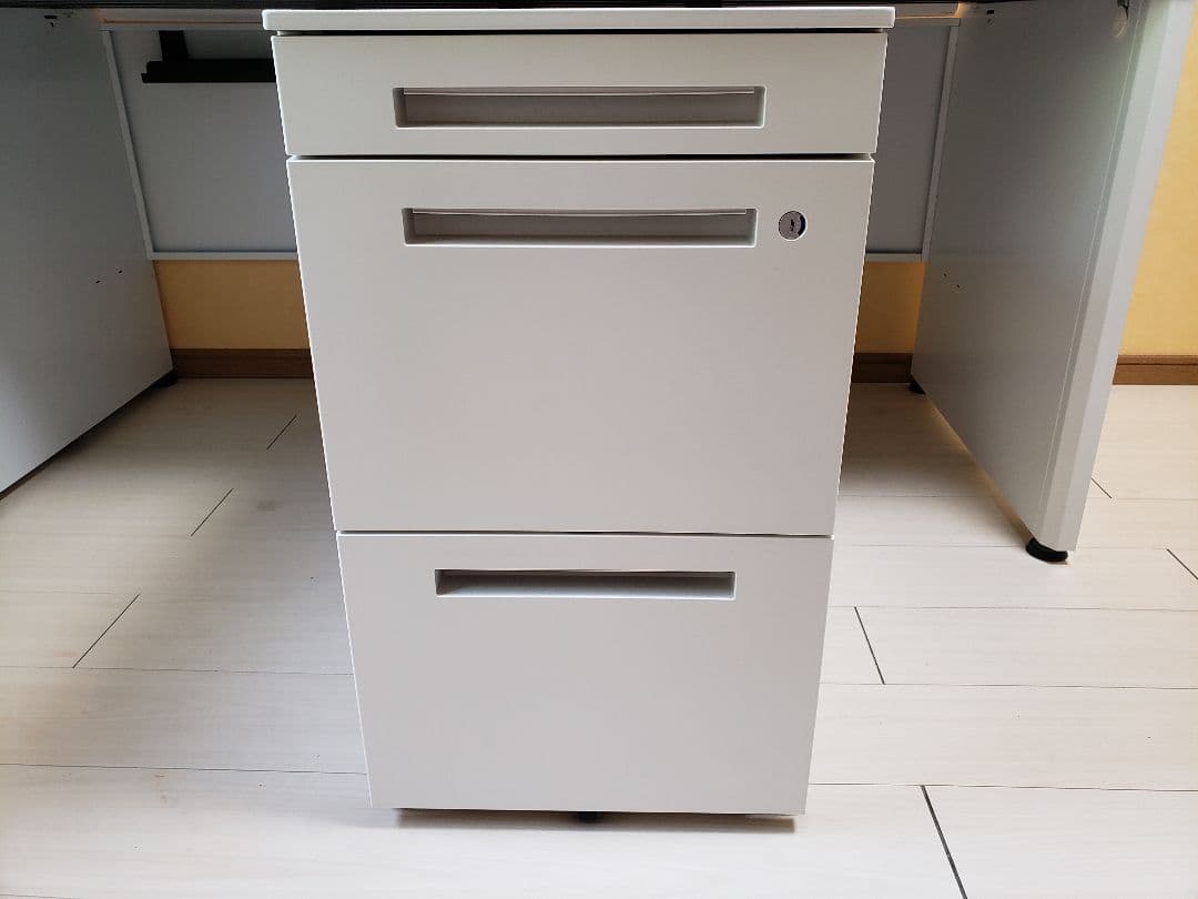 美品手渡可富山市傷防止デスクマット付イトーキCZR1600ミリ平机