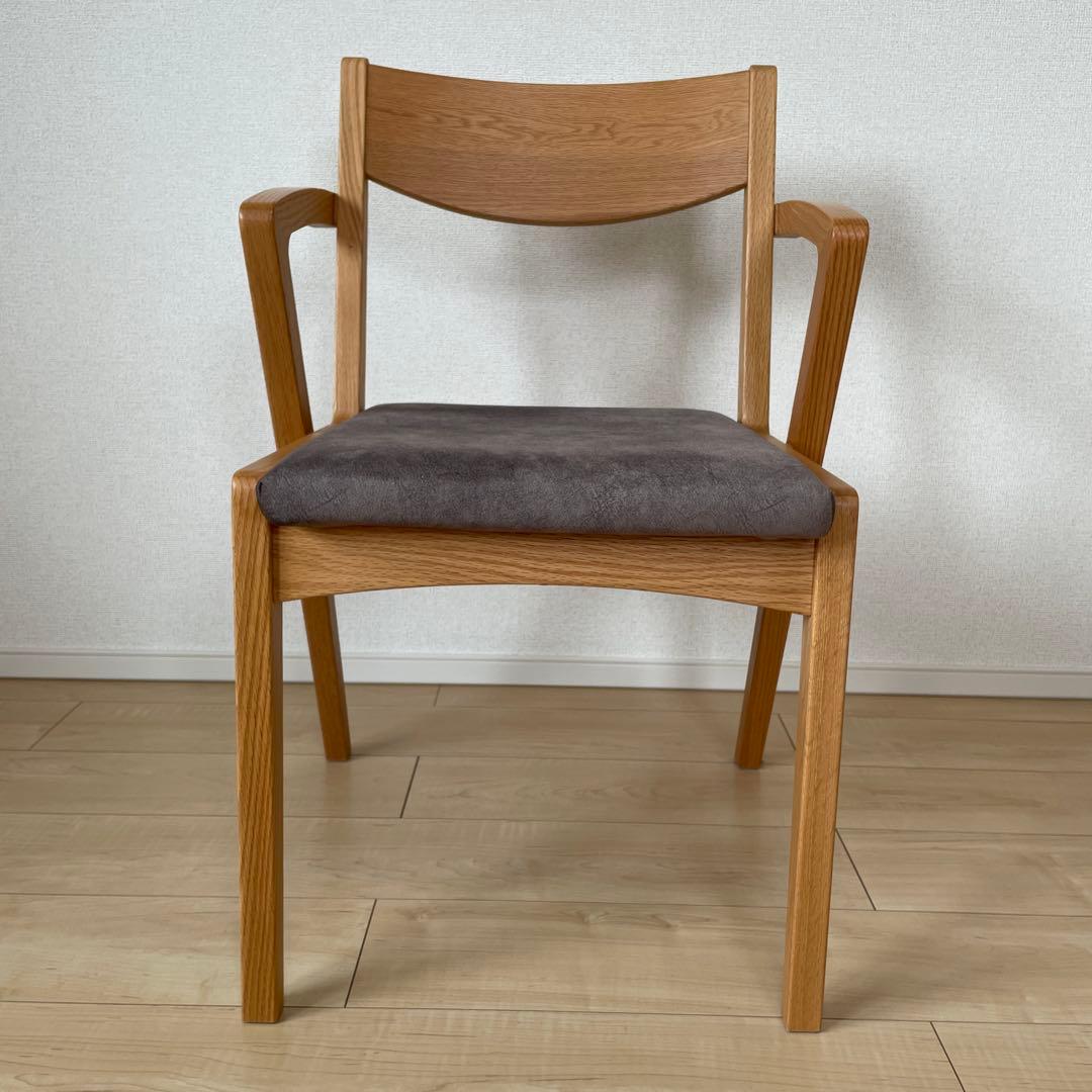 オーク材アーム付きチェア グレークッション