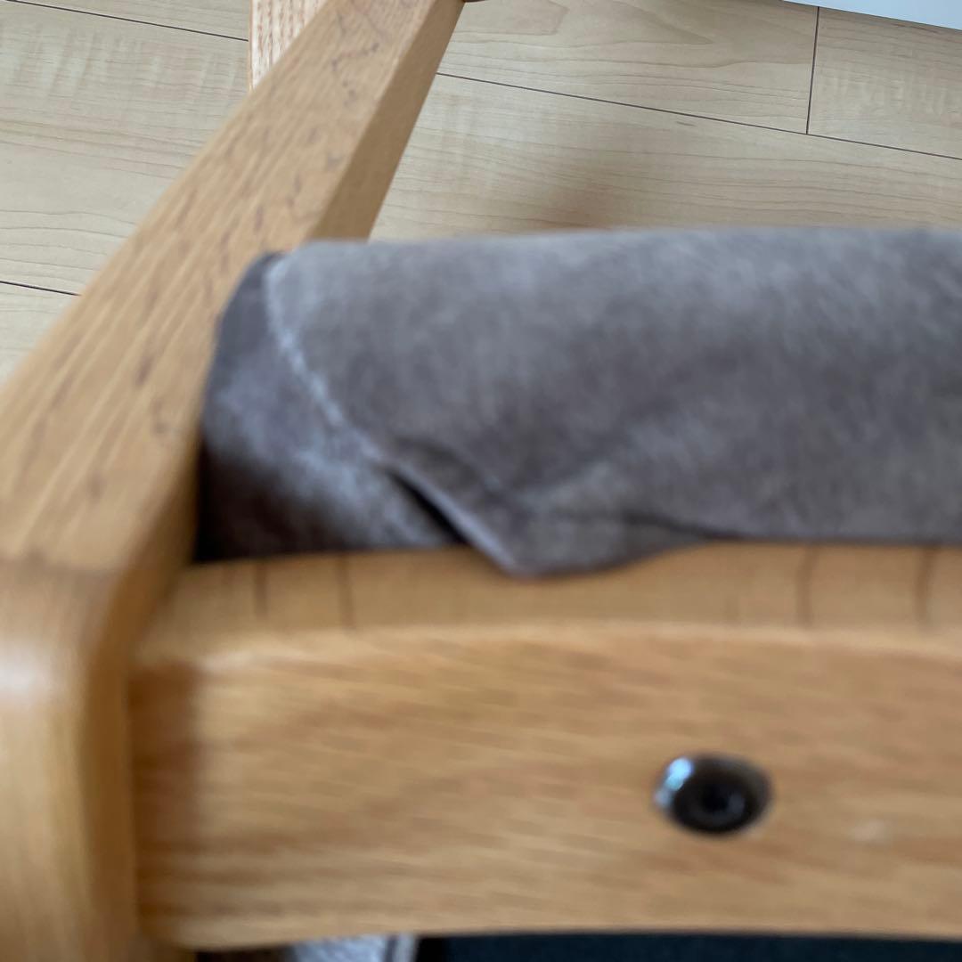 オーク材アーム付きチェア グレークッション