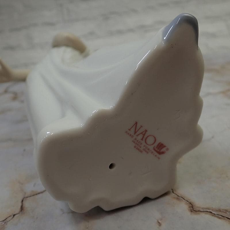 RU-6400 ＮＡＯ フィギュリン あくびをする少女