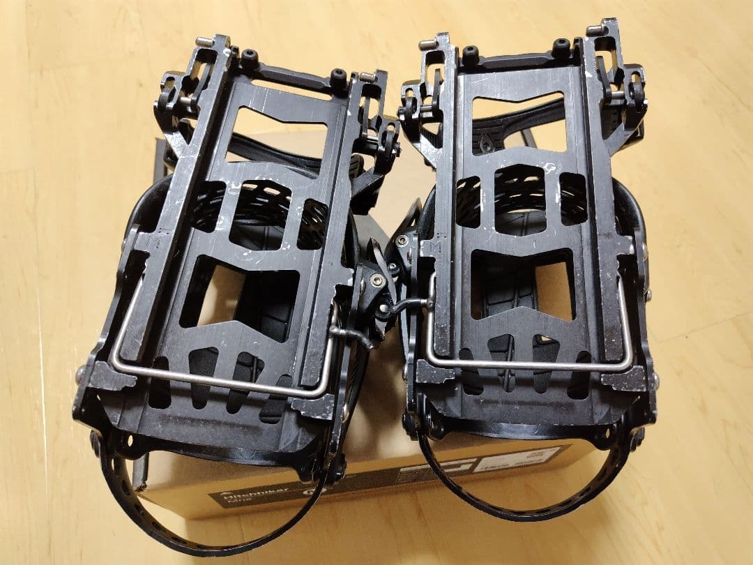 BURTON 　HICHHIKER　Mサイズ　ヒッチハイカー SPARK R&D