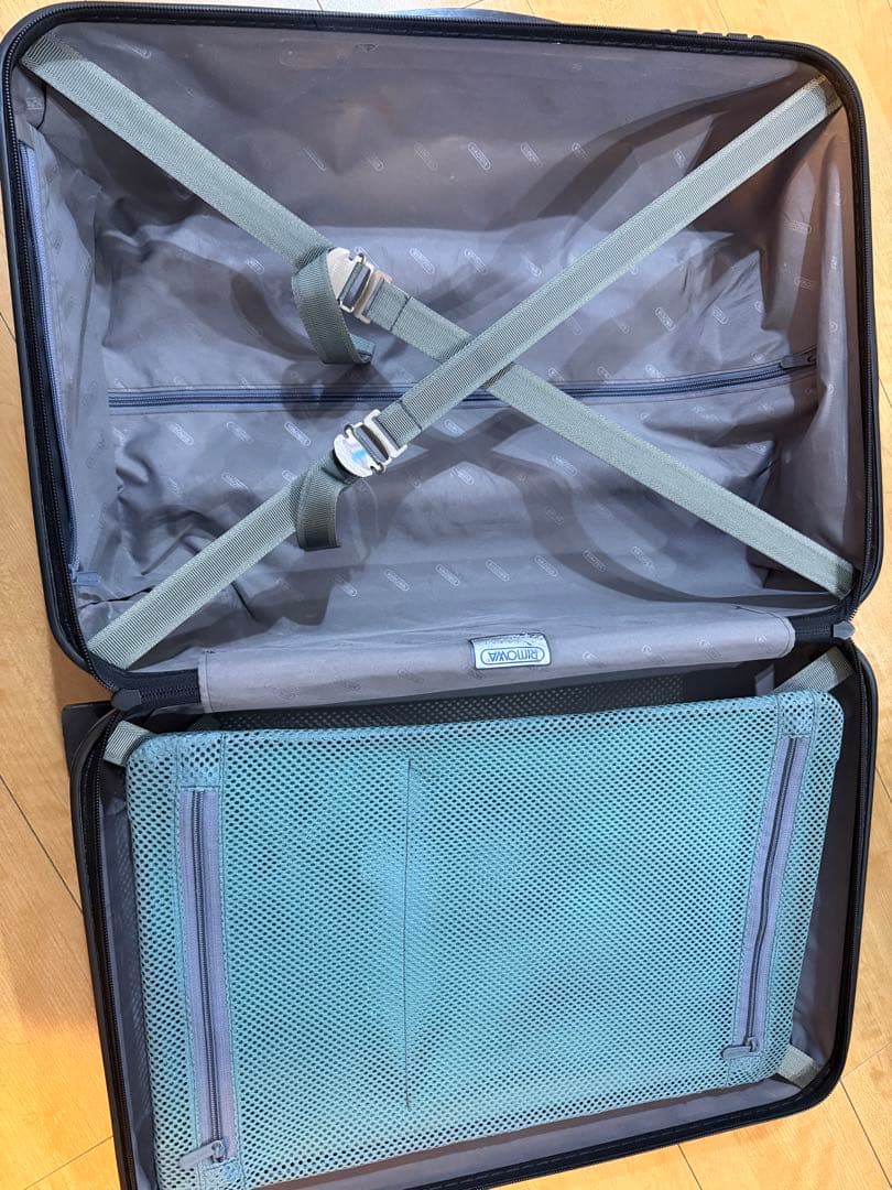 RIMOWA サルサ　シルバー機内持ち込みサイズ