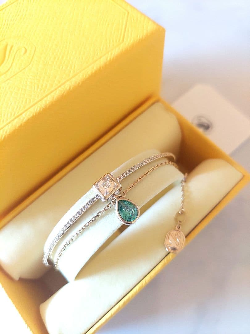 ほぼ新品SWAROVSKI Chroma ブレスレット スワロフスキー バングル