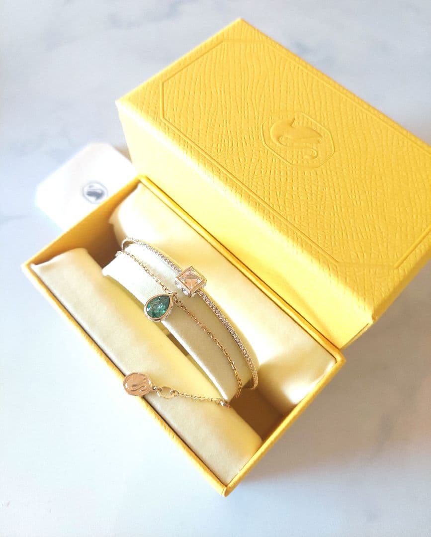 ほぼ新品SWAROVSKI Chroma ブレスレット スワロフスキー バングル