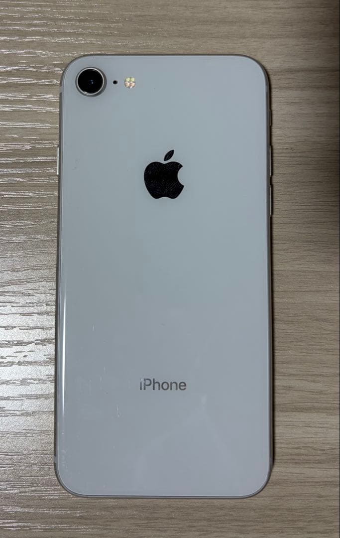 Apple iPhone 8 シルバー　64GB SIMロック解除済み