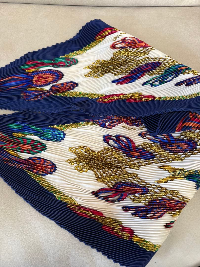 エルメス　プリーツスカーフ　LES RUBANS DU CHEVALIER