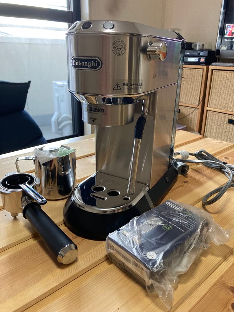 De'Longhi DEDICA Arte エスプレッソ・カプチーノメーカー