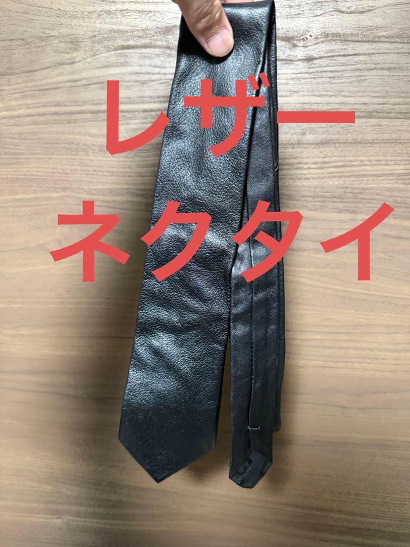 お*ー様 レザーネクタイ　オムドゥ