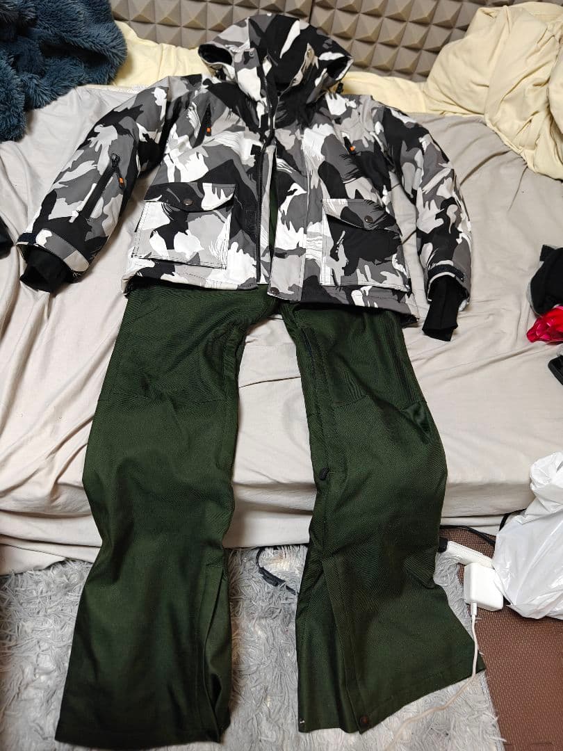 スノーボードウェアセット（カモフラージュ）