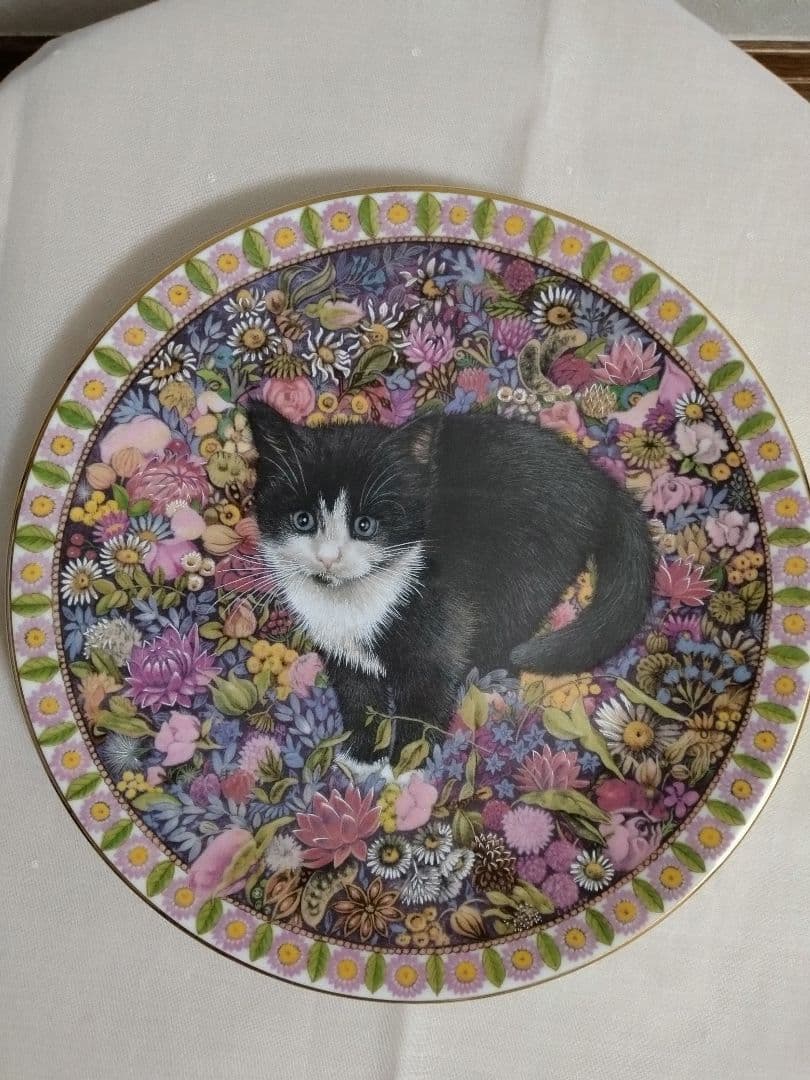 エインズレイ　猫の絵皿　英国製　　　　ボーンチャイナ　美品