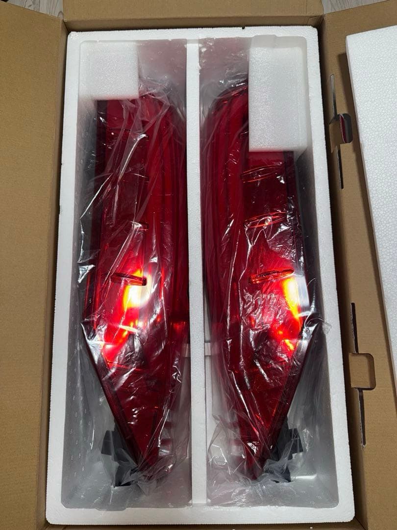 中古超美品80系 ヴォクシー ノア エスクァイア ヴァレンティLEDテールライト