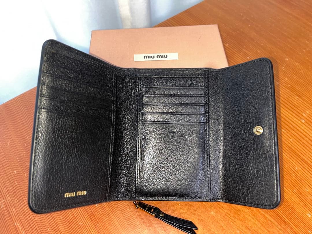 miumiu 三つ折財布 ブラックレザー