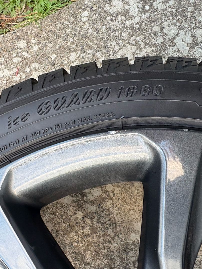 スタッドレス YOKOHAM ICE GUARD 215/45/17 バリ山