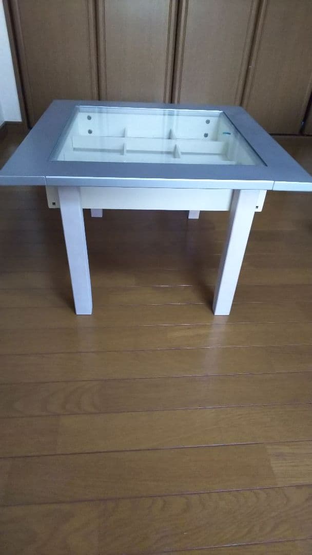 新生活のお供に‼️おしゃれなコレクションテーブル 模様替えに❗️