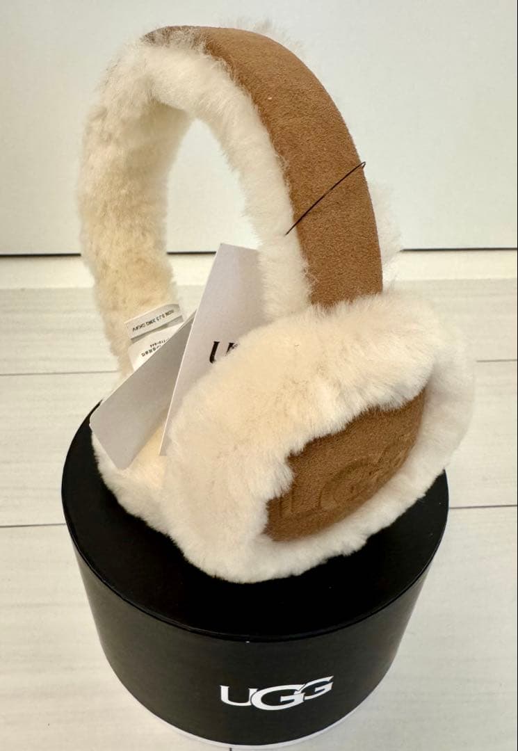 UGG シープスキン エンブロイダリー　イヤマフ