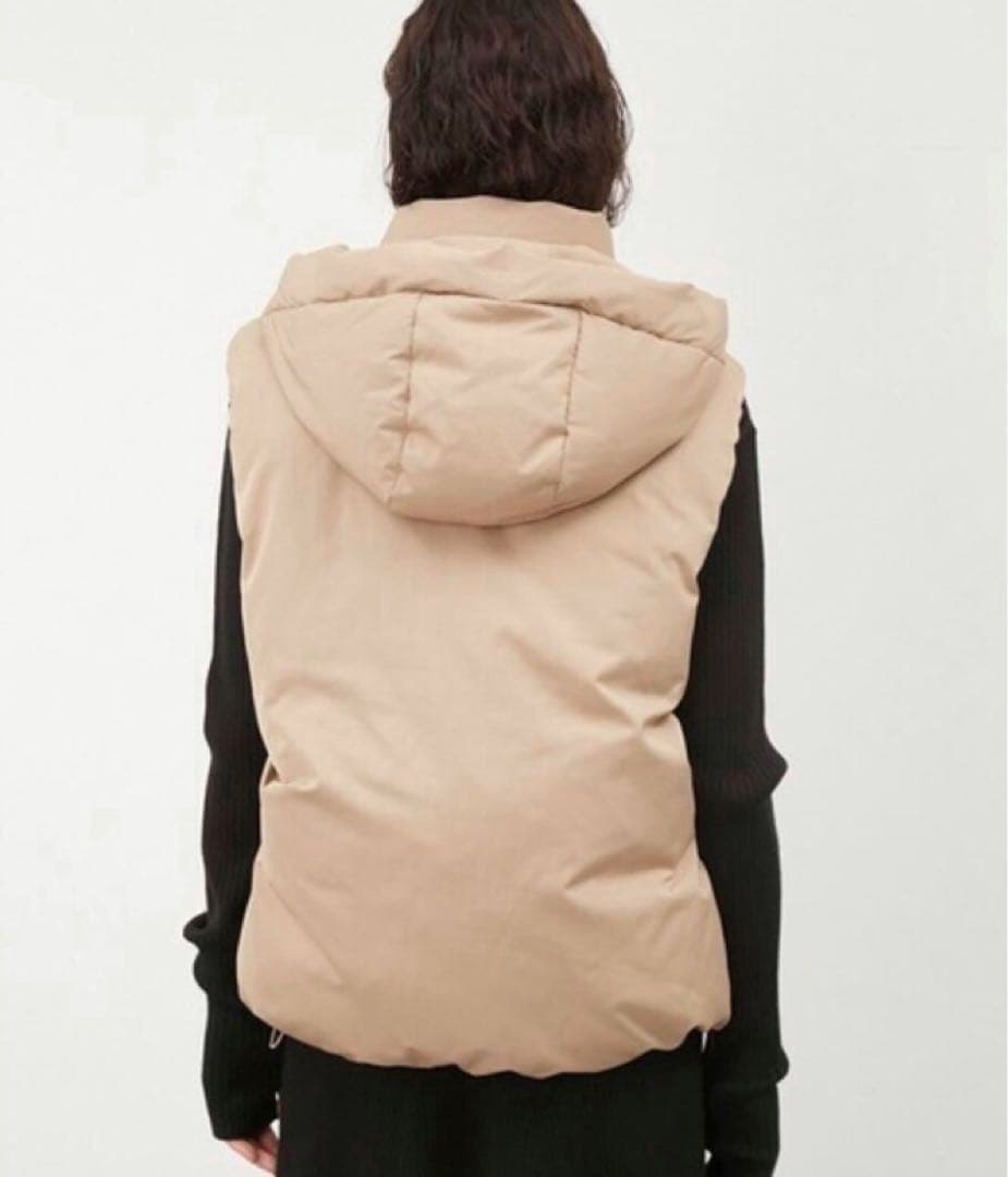 Mila Owenフード付きパテッドフレンチダウンベスト ベージュ
