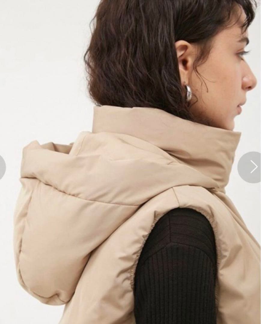 Mila Owenフード付きパテッドフレンチダウンベスト ベージュ