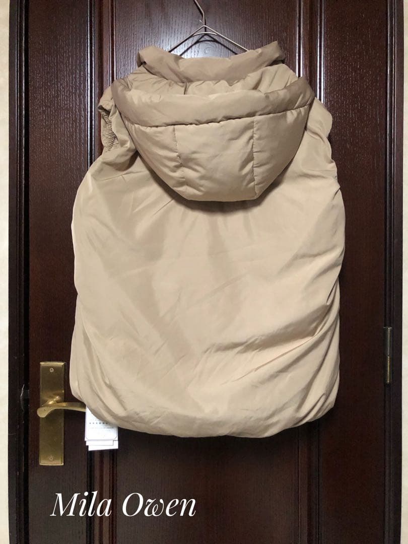 Mila Owenフード付きパテッドフレンチダウンベスト ベージュ