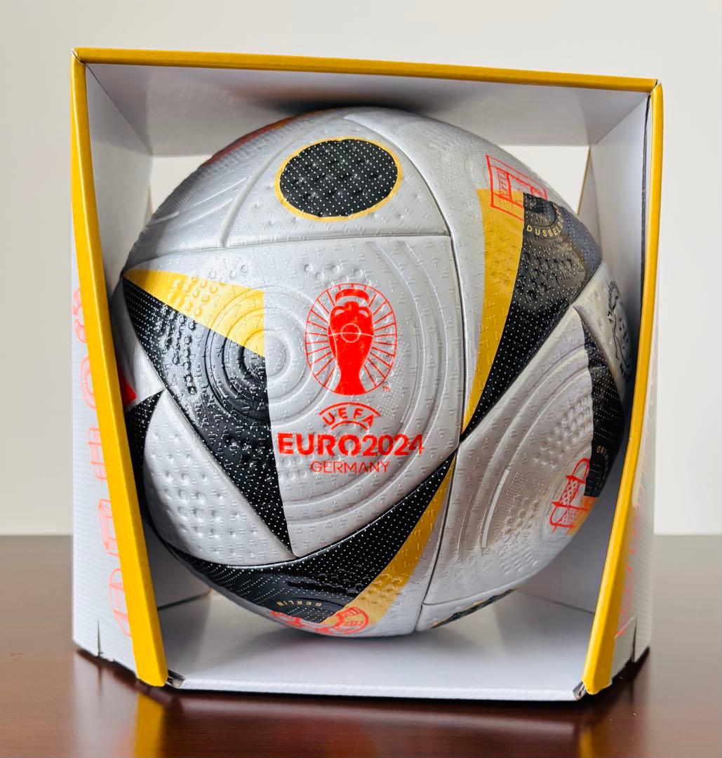 アディダス　サッカーボール　5号球　EURO 2024 　公式球