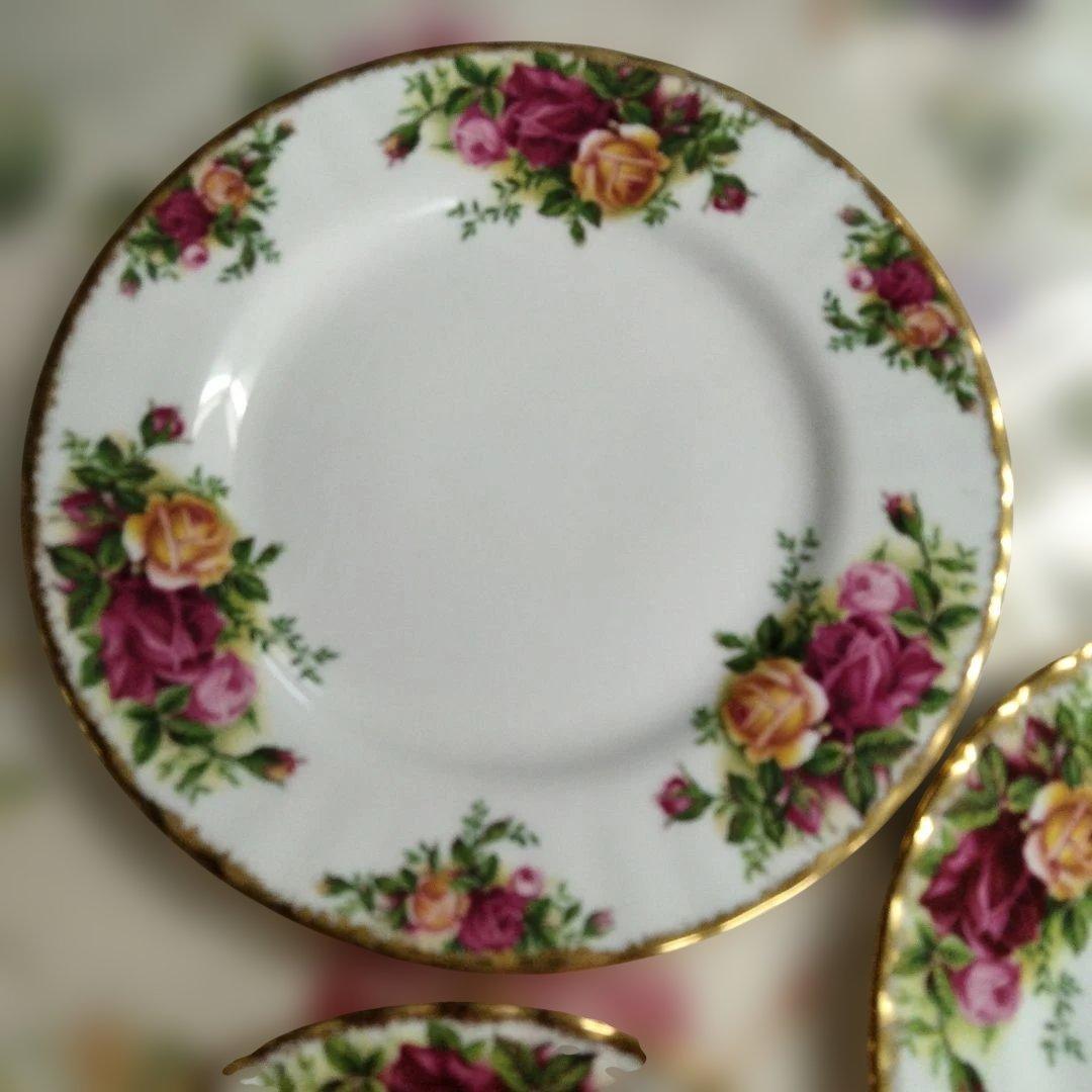 ロイヤル　アルバート　ケーキ皿４枚と皿１枚　メルカリコンパクト便匿名発送