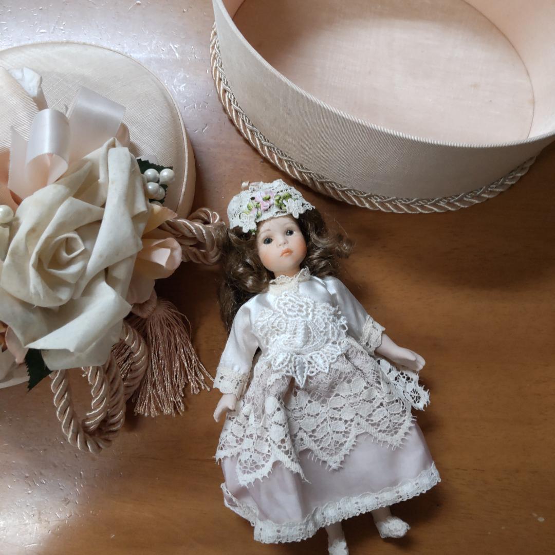 カルトナージュ　人形　ドール　イタリア　アンティーク風　ヴィクトリアン