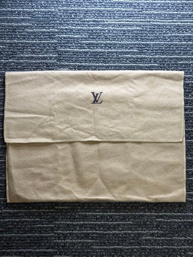 LOUIS VUITTONルイヴィトンエピ ドーフィーヌPM ポーチ ケース付き