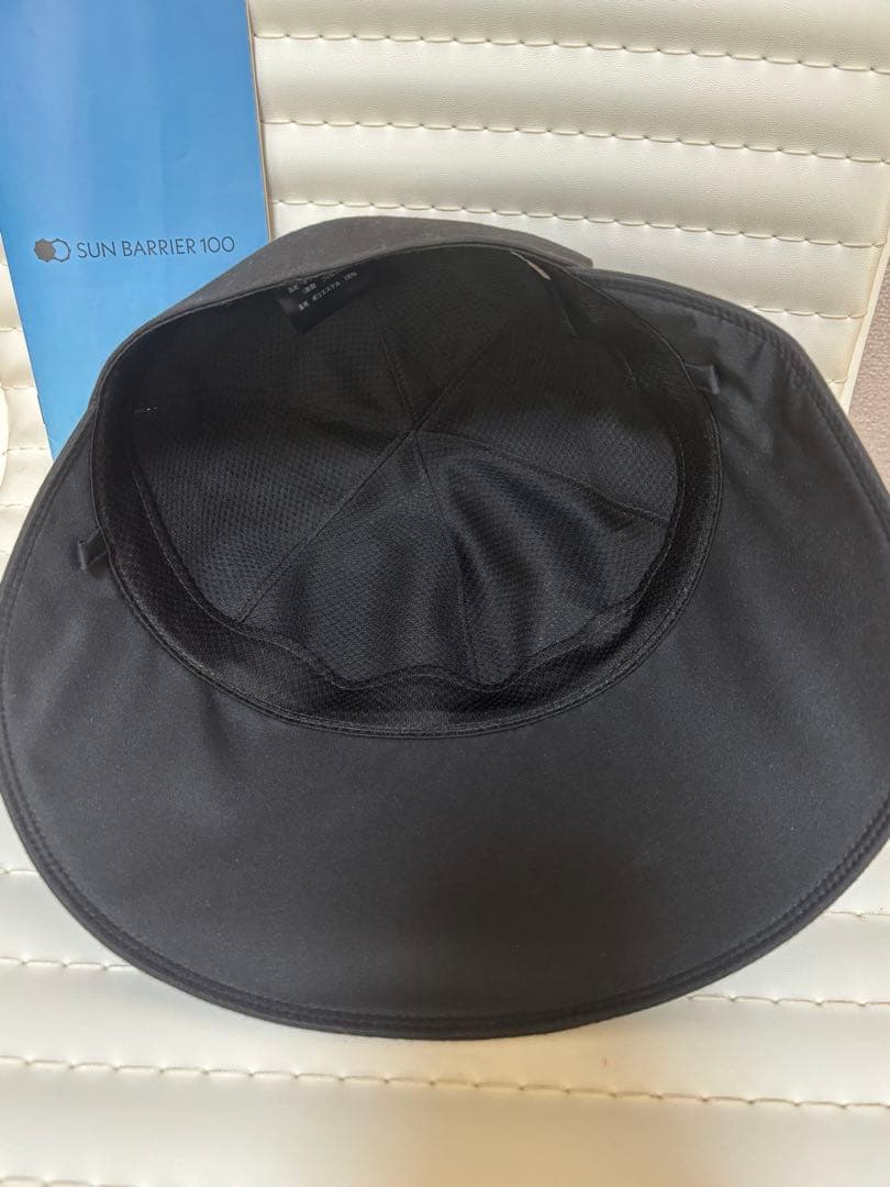 試着のみ。サンバリア 100 ワイドキャップ 黒 M 日焼対策 ハット
