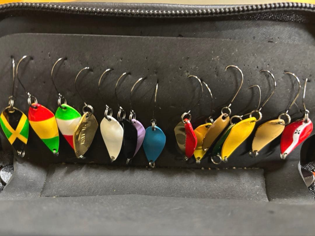 スプーンルアーセット　ルアーケース2つセット