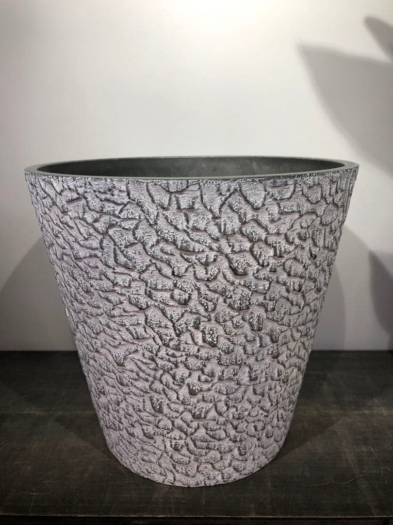 鉢カバー　樹脂製　白グレー色　柄入り　8号(現物)