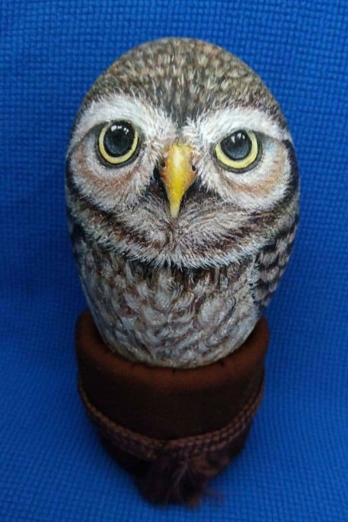 ストーンアート作品：　幸せを呼ぶフクロウ