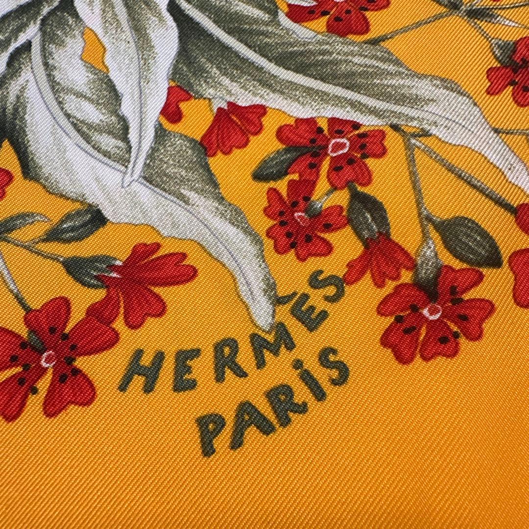 美品　HERMES 花柄 スカーフ
