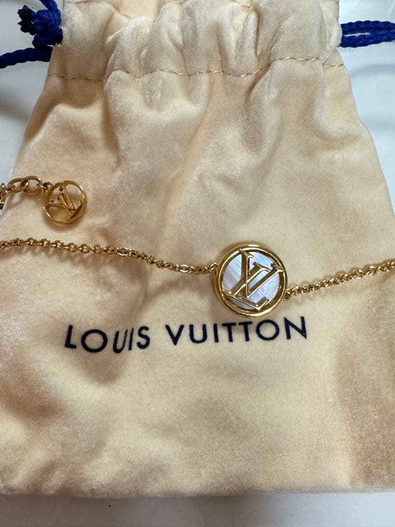 ルイヴィトン　louisvuitton ブラスレ　ロゴ　ブレスレット　ゴールド
