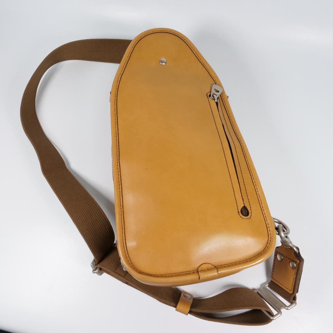 美品✨ エルゴポック HERGOPOCH ボディバッグ レザー キャメル