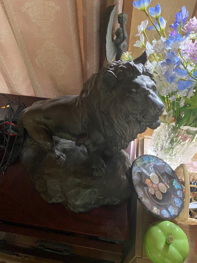 鋳銅獅子置物 ブロンズライオン像　9kgぐらい