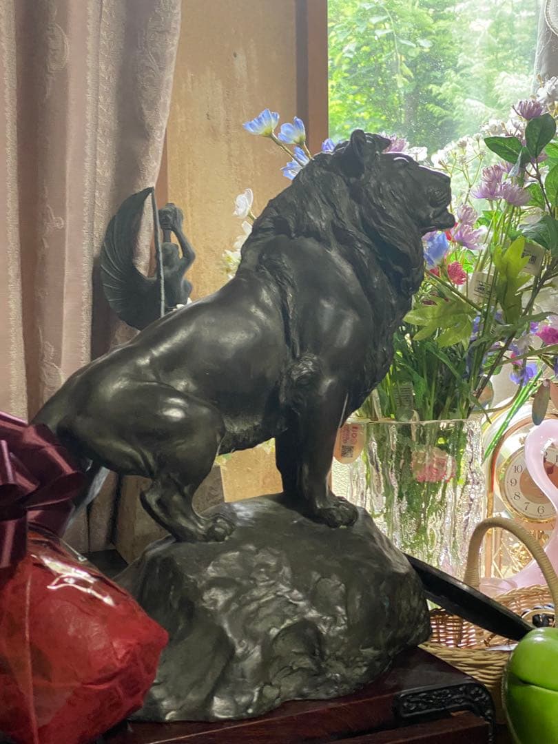 鋳銅獅子置物 ブロンズライオン像　9kgぐらい