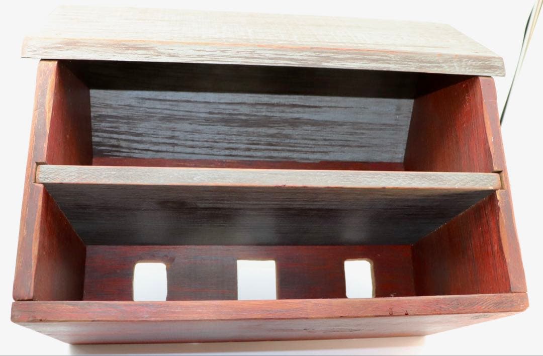 アメリカンフォーク・アート WOLF CREEK製赤と木製の家型小物入れ
