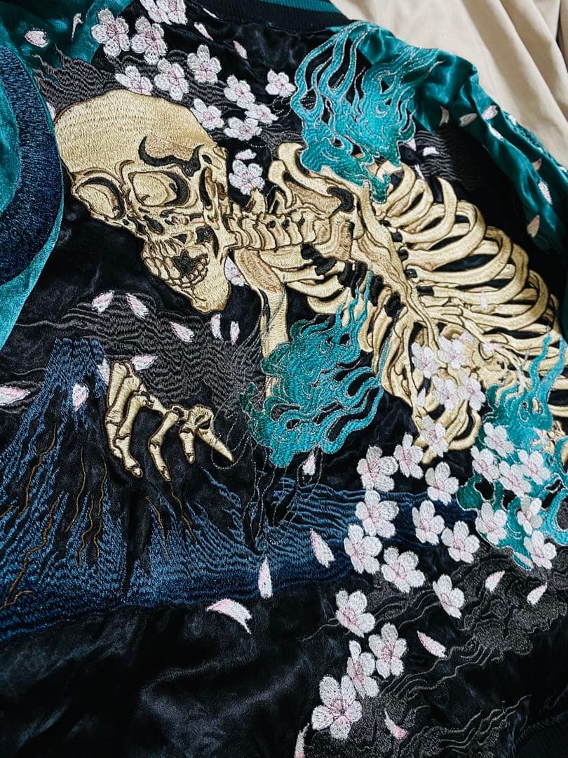 絡繰魂 スカジャン 日本限定 骸骨と桜刺繍 ２面用　レーヨン　　unisex