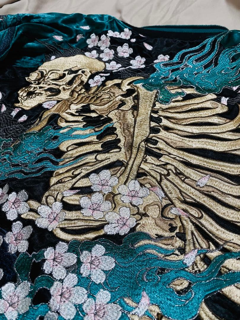 絡繰魂 スカジャン 日本限定 骸骨と桜刺繍 ２面用　レーヨン　　unisex