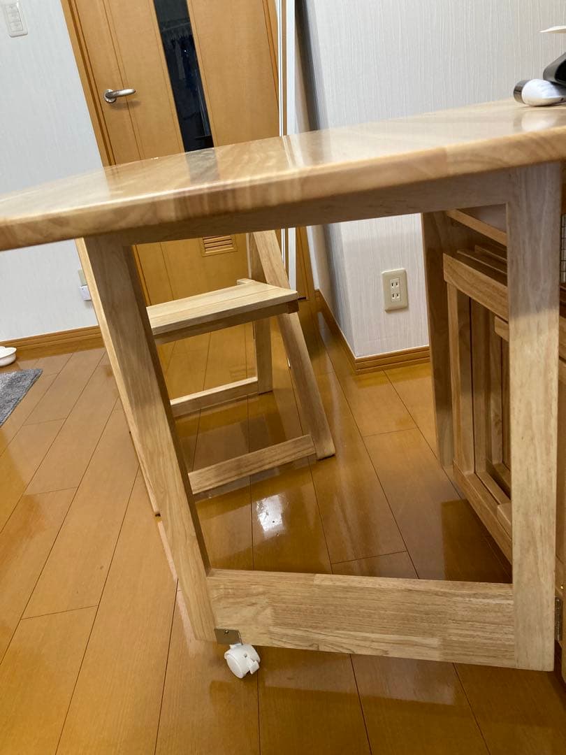 中菱形骨 。ダイニングテーブルセット 4人掛けキャスター付き 木製