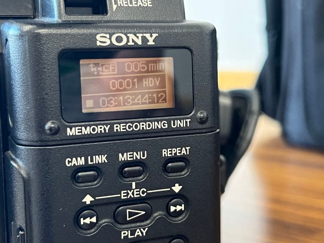 SONY HVR-Z5＋MRC1K、マイク・バッテリー3本・DVCAMテープ付き