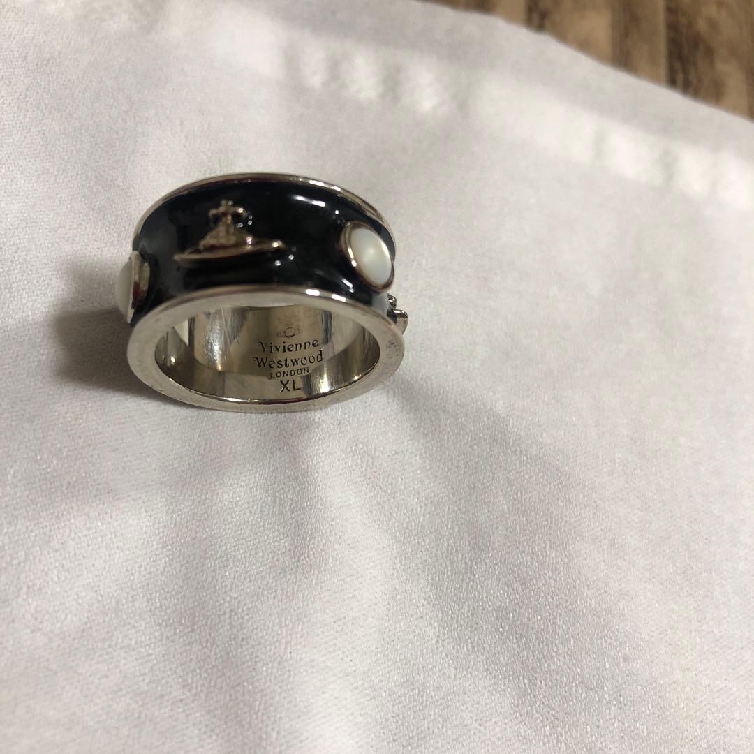 ヴィヴィアン・ウエストウッドのキングリング（オーブ、ブラック、シルバー925製）
