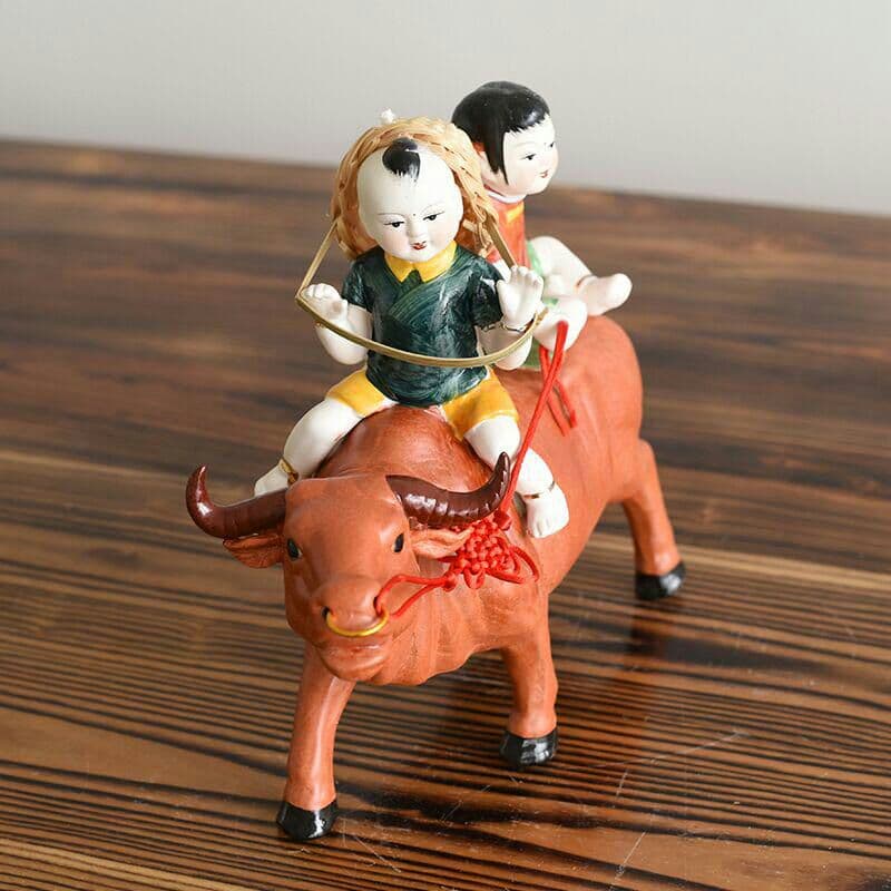 景徳鎮の陶磁器のアイデア工芸品は牧童を出して黄牛に乗る