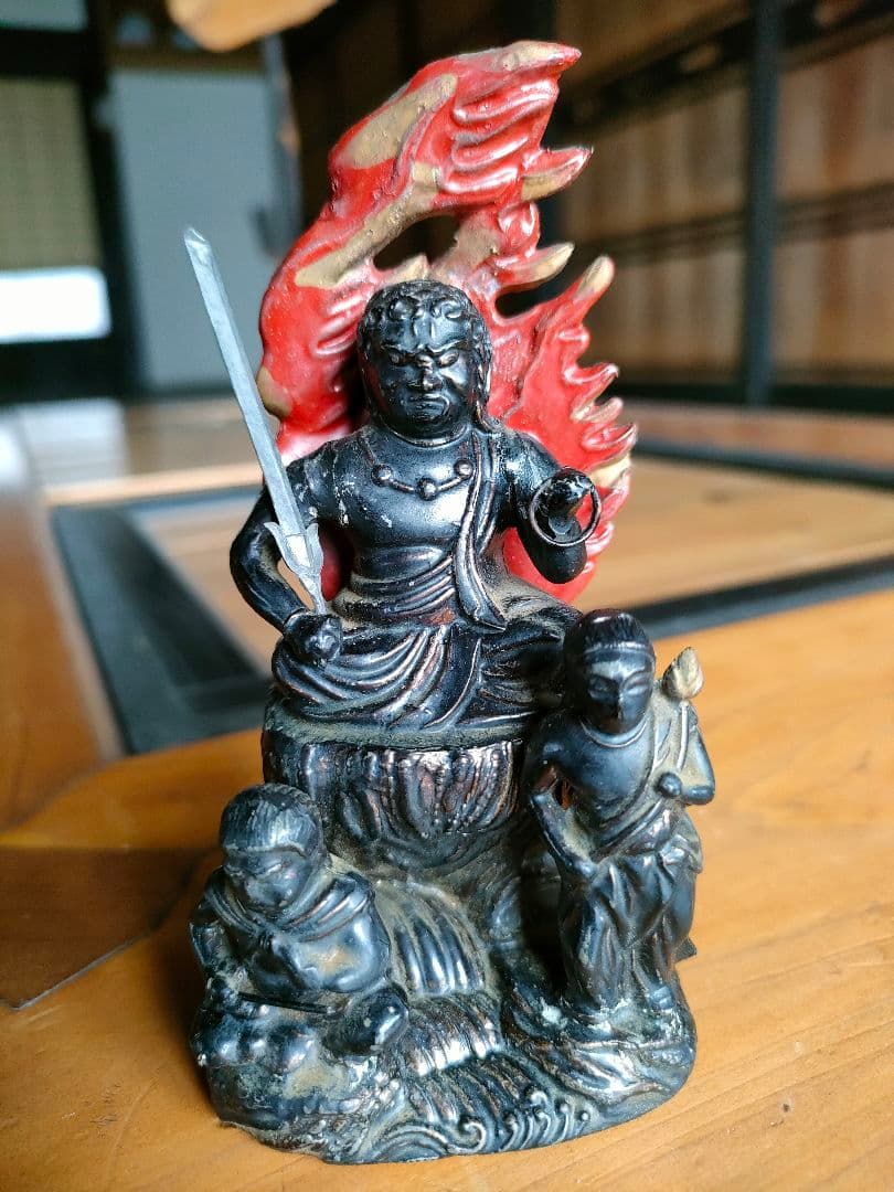 か*ん様 仏教美術 不動明王 三尊像287g　高さ11cm　厨子