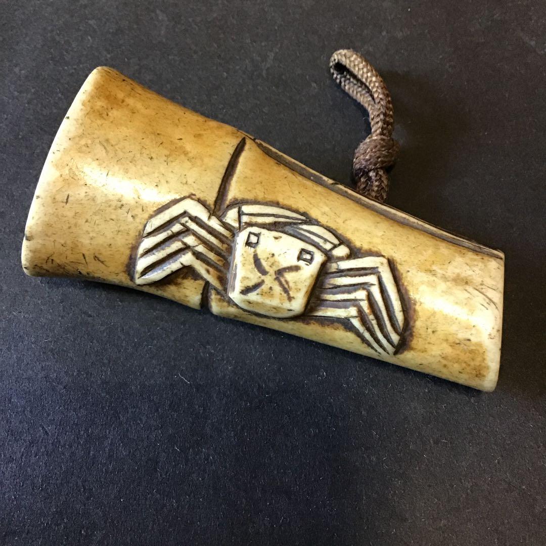 竹ニ蟹図柄　根付　江戸時代　日本本州鹿角製