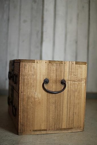 古い小ぶりな木製の引き出し　2段　小引き出し　タンス　書類棚　古家具